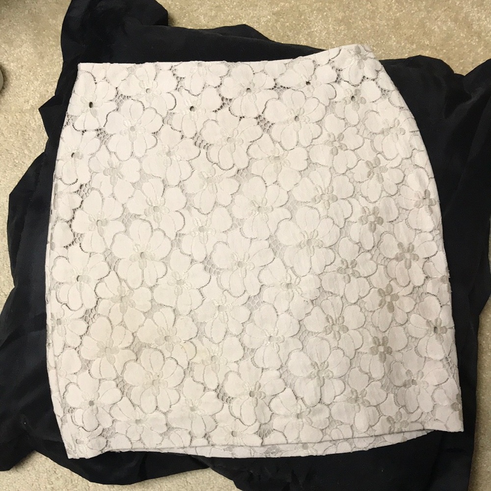 Ann Taylor Petite Mini Beige Size 6